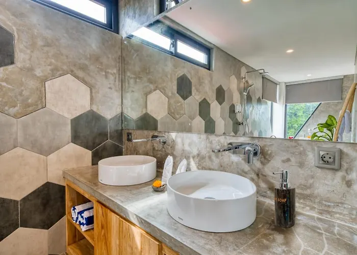 650M To Perenenan Beach! Lux 4Bd Villa With Rooftop * Canggu (Bali)