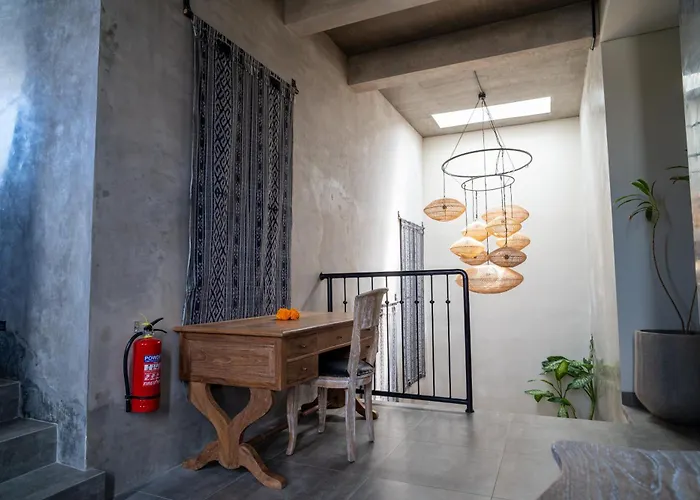 Villa 650M To Perenenan Beach! Lux 4Bd Villa With Rooftop Canggu (Bali)